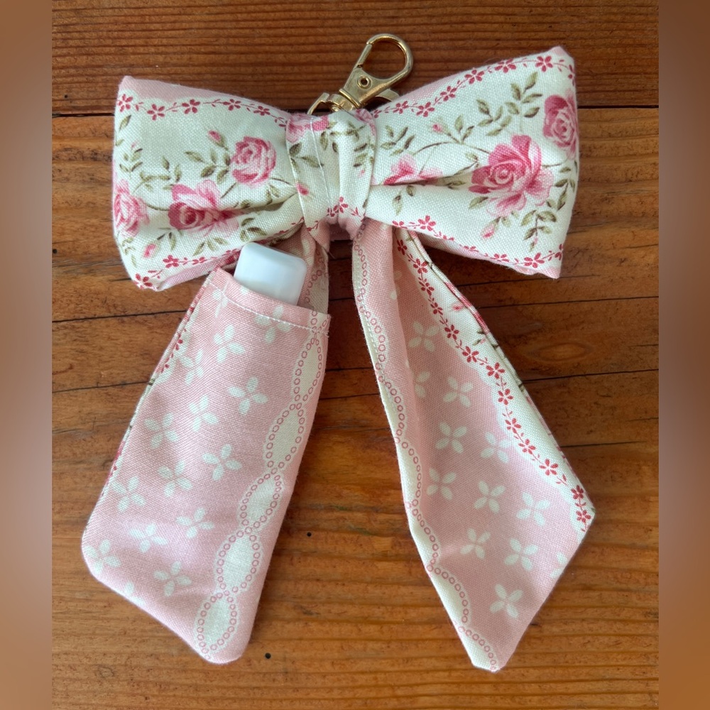 Lipgloss/Lip stick holder key chain